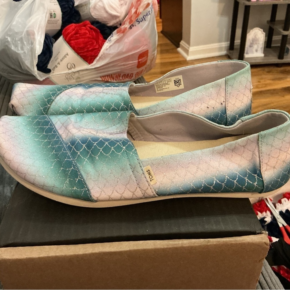 TOMS Women's Gradient Mermaid Slip-On Shoes - Blue and Pink - Picture 2 of 6